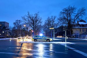 Am dritten Tag des Stromausfalls in Teilen Berlins warten 30.000 Haushalte weiter auf Energie. - Foto: Michael Ukas/dpa