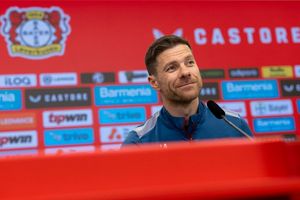 Trainer Xabi Alonso kann mit Leverkusen das Triple holen. - Foto: Christoph Reichwein/dpa