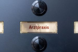 Hausarzt oder Facharzt? Das ist hier die Frage. (Archivbild) - Foto: Peter Kneffel/dpa
