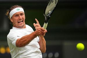 Alexander Zverev scheitert überraschend. - Foto: Kin Cheung/AP/dpa