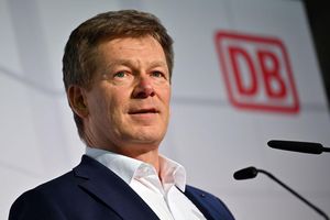 Seit Anfang 2017 ist Richard Lutz Bahnchef - nun endet seine Zeit an der Spitze des Konzerns. (Archivbild) - Foto: Martin Schutt/dpa