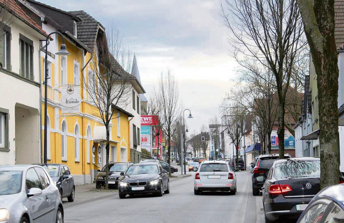 Für die Anwohner der Hauptstraße in Anröchte hat die Lärmbelästigung durch den Verkehr zugenommen. Mit verschiedenen Maßnahmen will die Gemeinde Anröchte dem entgegensteuern. Foto: Meschede