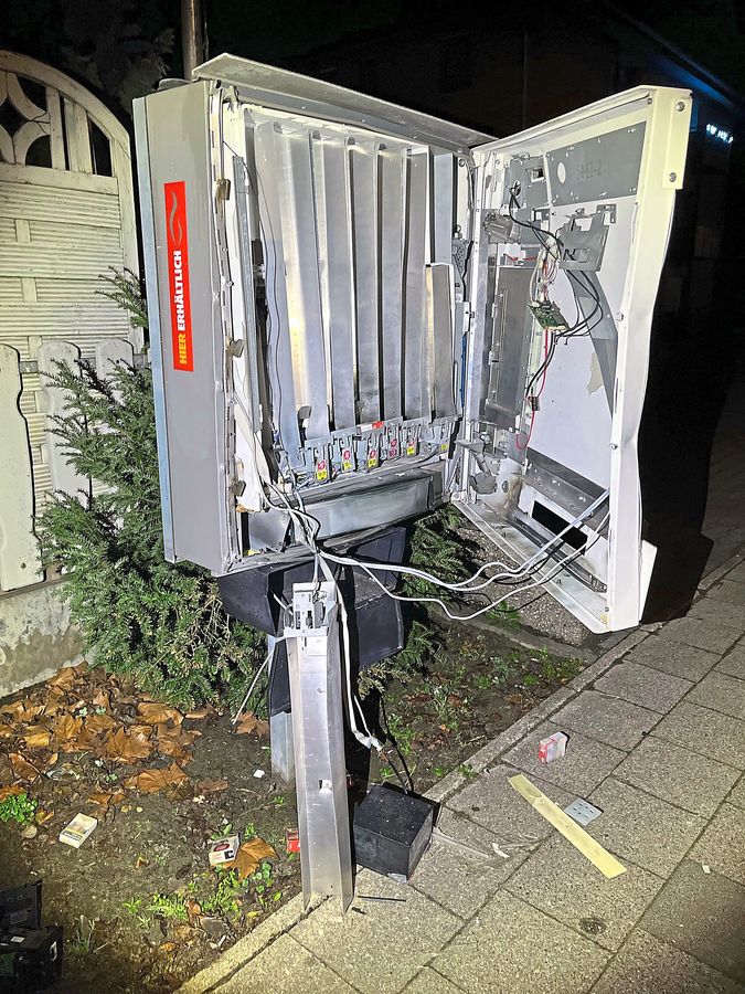 Diesen Automat hatten Unbekannte zuletzt in Lipperbruch gesprengt. Foto: Polizei