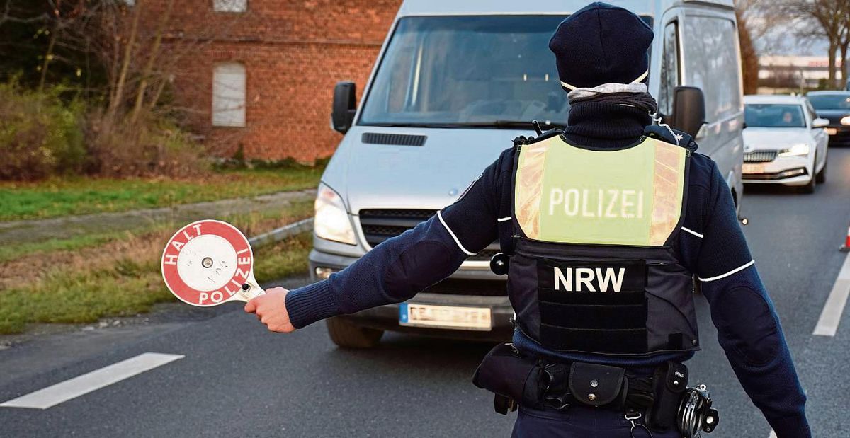Rausgewunken wurden in erster Linie Pkw, aber auch viele Transporter und Bullis. Fotos: Daniel Kossack