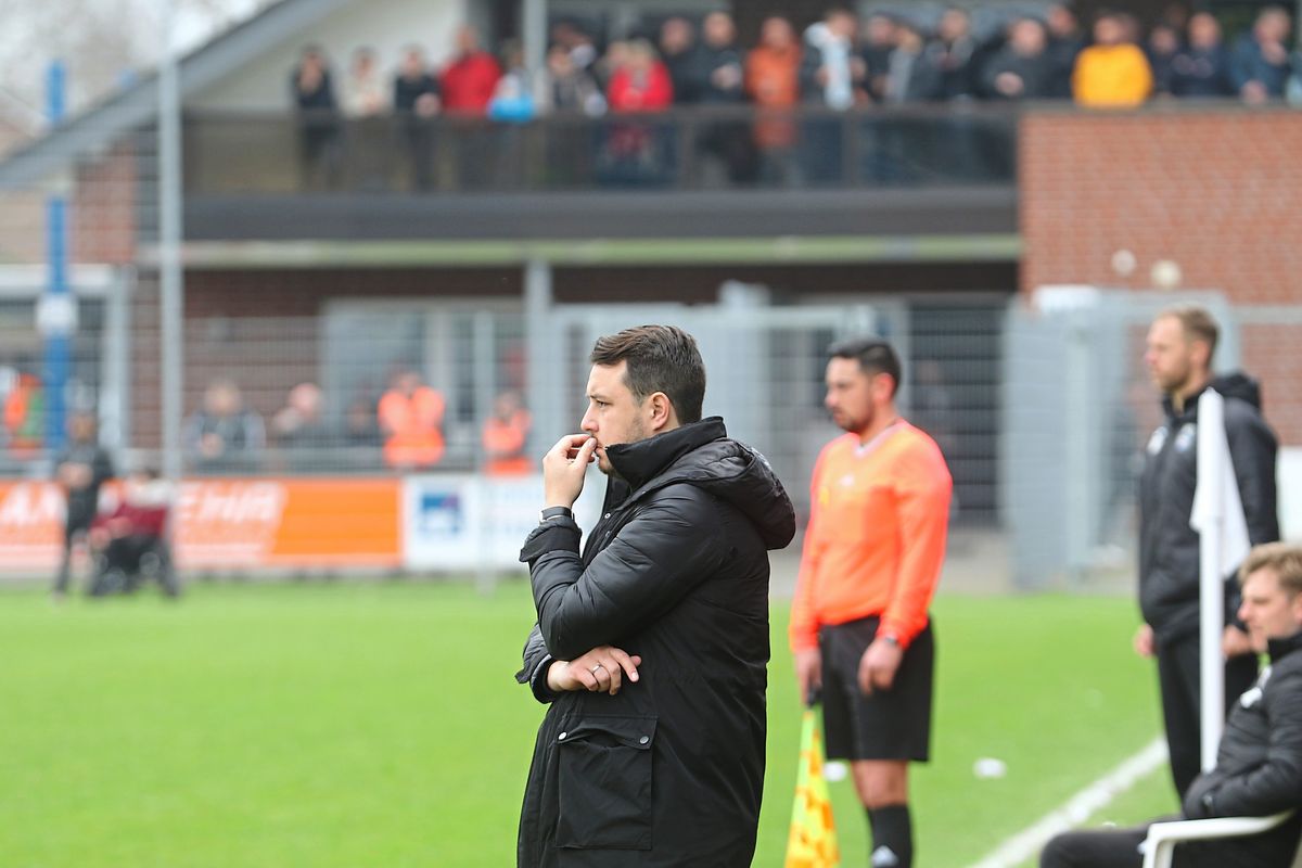 Felix Bechtold zauberte nur wenige Stunden nach der Absage des Blitzturniers mit der SG Finnentrop/Bamenohl einen Testspielgegner aus dem Hut. Gespielt wird am kommenden Montag ab 19.30 Uhr am Bruchbaum. Foto: Lütkehaus
