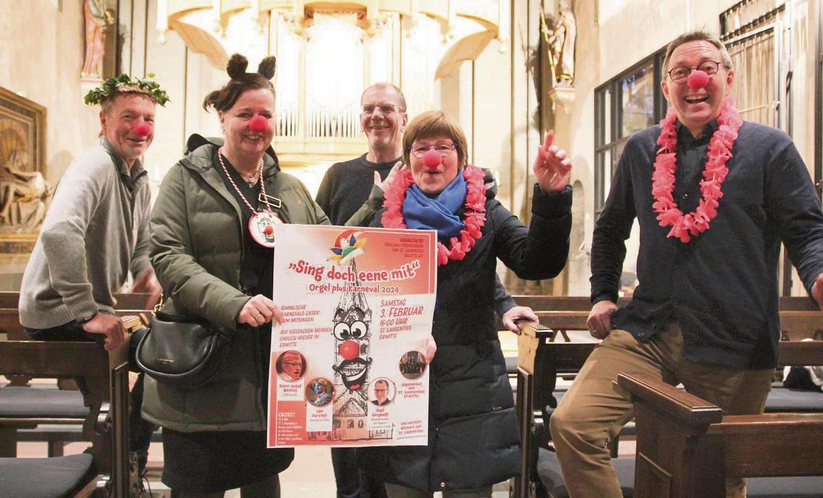 Bereits drei Wochen vor der Veranstaltung kann man den Vorstandsmitgliedern des Orgelbaufördervereins die Vorfreude auf die Neuauflage des Kirchenkarnevals deutlich ansehen (v.l.): Franz Böckeler, Bettina Stakemeier, Dekanatsmusiker Ralf Borghoff, Andrea Brinkmann und Thomas Strugholz. Foto: Puls
