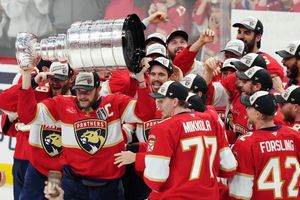 Der Stanley Cup ging erneut an die Florida Panthers. - Foto: Nathan Denette/The Canadian Press/AP/dpa