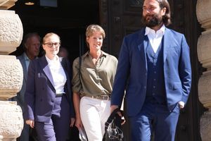 Nach stundenlanger Befragung verlässt Christina Block das Gerichtsgebäude. - Foto: Marcus Brandt/dpa