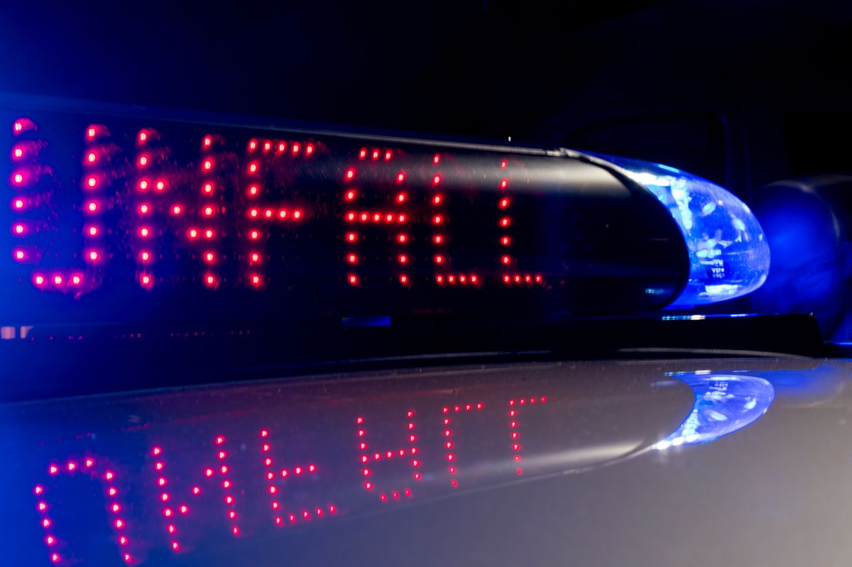 Unachtsamkeit führte zu einem Unfall auf der A44. Foto: Monika Skolimowska/ZB/dpa 