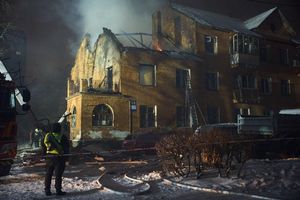In der Hauptstadt Kiew werden immer wieder auch Wohnhäuser beschädigt. - Foto: Efrem Lukatsky/AP/dpa