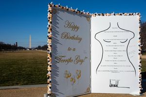 Bis heute sorgt der Fall des verurteilten und in seiner Zelle gestorbenen Sexualstraftäters Jeffrey Epstein für wilde Spekulationen. - Foto: Andrew Leyden/ZUMA Press Wire/dpa