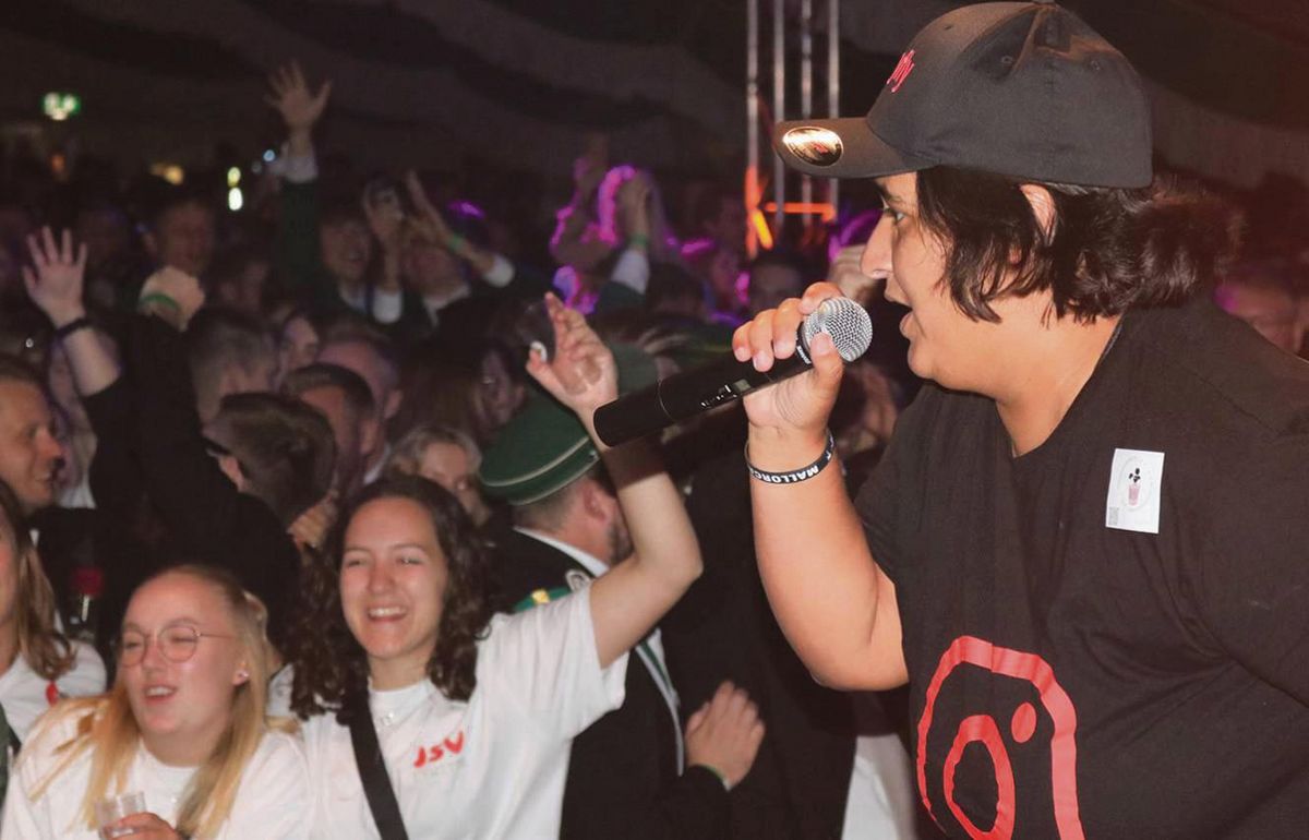 Zur Partymusik von Songül Eickmann (Sunnyfly) aus Bad Westernkotten wurde auch beim großen Kreisschützenfest gefeiert. Archivfoto: Wapelhorst