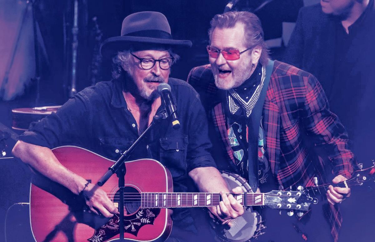 Hier singt Stefan Stoppok (2.v.l.) mit Wolfgang Niedecken. Im September kommt er solo nach Anröchte. Foto: dpa