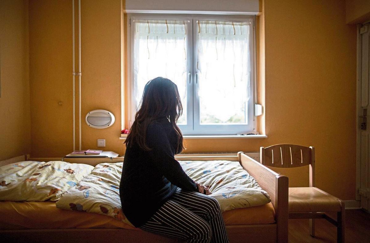 Schutz vor häusllicher Gewalt: Frauenhäuser sind unverzichtbare Einrichtungen in Deutschland. Gemäß der Istanbul-Konvention gibt es aber auch im Kreis Soest deutlich zu wenige Plätze. Die Evangelische Frauenhilfe wäre deshalb bereit, auch für ein Haus in Lippstadt die Trägerschaft zu übernehmen. Foto: dpa