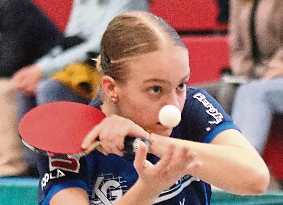 Lukrecija Juchnaite erhielt nach dem 6:1-Sieg des TTK Anröchte in Langen ein Extralob von Manager Manfred Vogel: „Man sieht die Fortschritte bei ihr. Sie hat alles richtig gemacht und genau so gespielt, wie man gegen eine Abwehrspielerin spielen muss.“ Fotos: Wiegand