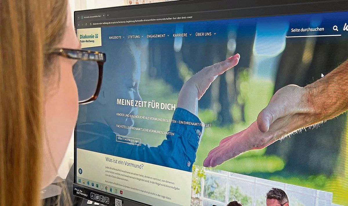 Auf der Website der Diakonie Ruhr-Hellweg finden Interessierte viele weitere wichtige Informationen zum Thema ehrenamtliche Vormundschaft. Foto: Anja Bsdurek