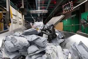 Ob günstige Produkte durch die neuen Vorgaben der EU teurer werden, dürfte abzuwarten bleiben. - Foto: Hannes P Albert/dpa