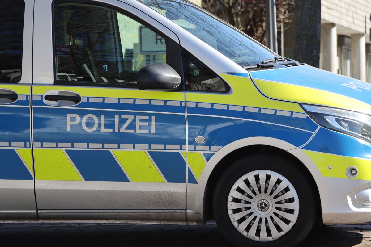 Zur Feststellung seiner Personalien musste der Erwitter mit zur Polizeiwache kommen. - Symbolfoto: Dietz 