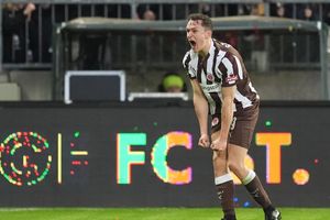 Martijn Kaars jubelt über seinen Treffer zum 1:0 für den FC St. Pauli. - Foto: Marcus Brandt/dpa