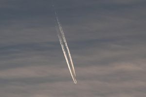 In Indonesien wird ein Flugzeug vermisst. (Symbolfoto) - Foto: Federico Gambarini/dpa