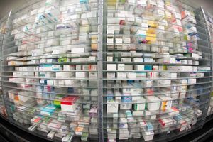 Die Bundesregierung will den Pharma-Standort Deutschland stärken (Archivbild) - Foto: Daniel Reinhardt/dpa