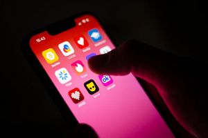Dating-Apps gibt es viele - doch ob sie auch wirklich ihren Zweck erfüllen, wird oft angezweifelt. (Archivbild) - Foto: Sina Schuldt/dpa