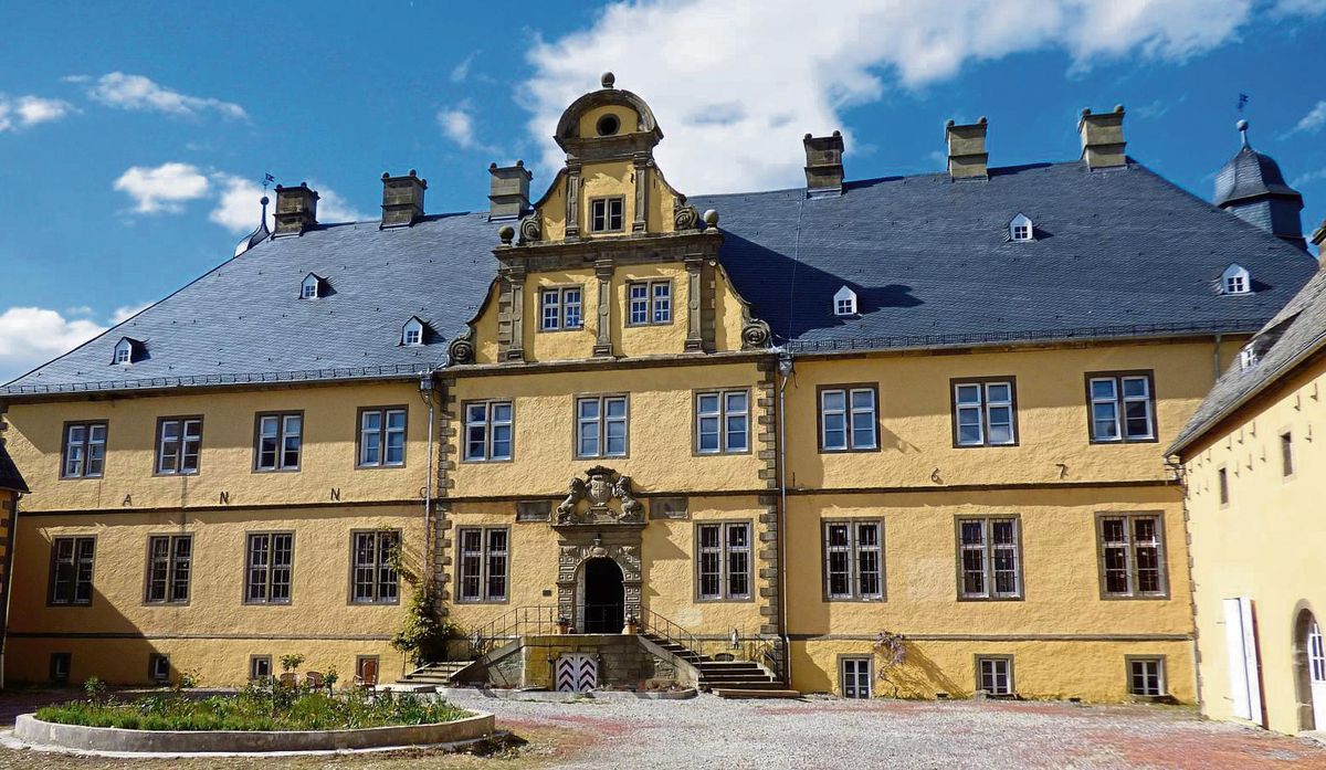 Prachtvolles Hauptgebäude: ein majestätischer Blick auf das Schloss Eringerfeld. Fotos: Tissen