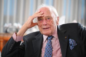 Mit einem Fake-Video von Reinhold Würth versuchen Betrüger, groß Kasse zu machen. (Archivbild) - Foto: Bernd Weißbrod/dpa