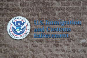 Beamte der Einwanderungsbehörde ICE sollen bei Olympia in Italien bei der Sicherheit vor Ort mitwirken. - Foto: Paul Weaver/SOPA Images via ZUMA Press Wire/dpa