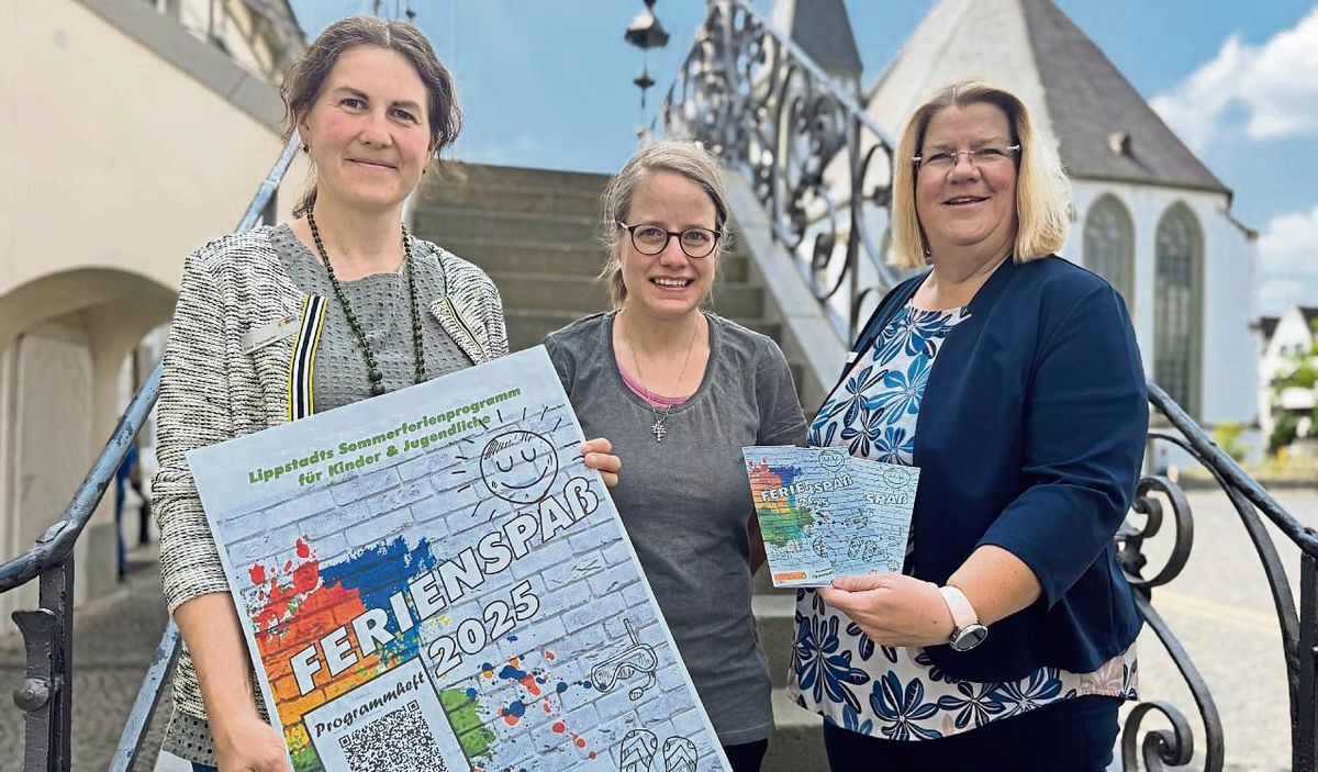 Haben am Ferienspaß-Programm mitgewirkt (v.l.): Elisa Stellmacher (Stadt Lippstadt), Iris Loik (Stadtjugendring) und Birgit Sommer (Sparkasse Hellweg-Lippe) freuen sich auf tolle Veranstaltungen.
