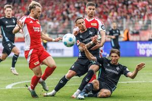 Für Werder Bremen geht es im Saison-Schlussspurt noch um einen Europacup-Platz. - Foto: Andreas Gora/dpa