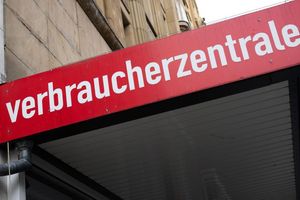 Die Verbraucherzentralen sehen bei einzelnen Algenprodukten die Gefahr einer überhöhten Jodaufnahme (Symbolbild). - Foto: Boris Roessler/dpa