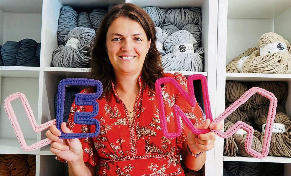 Unter dem Namen „Lena loves knitting“ betreibt Elena Kalmbach einen Instagram-Account mit mehr als 13 000 Followern. Außerdem hat sie einen kleinen Laden in Bad Westernkotten. Fotos: Dietz