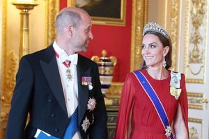 Sie haben gut lachen: Prinz William und Kate dürfen sich auf ein neues Zuhause freuen. (Archivbild) - Foto: Chris Jackson/PA Wire/dpa