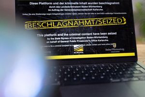 Wenn man die Adresse der beschlagnahmten Internetseiten eingibt, erscheint ein Sicherstellungsbanner der Behörden. (Archivbild) - Foto: Leonie Asendorpf/dpa