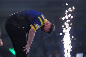 Littler ist nach dem Titel überwältigt. - Foto: Dave Shopland/AP/dpa