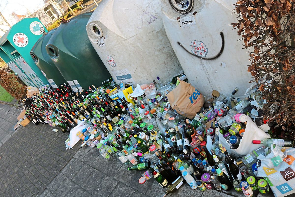 Viele Altglascontainer im Kreis Soest laufen derzeit über. Symbolfoto: Foto: Wapelhorst