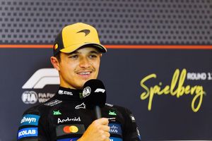 Lando Norris hat nach seinem Kanada-Desaster wieder gute Laune. - Foto: Philipp von Ditfurth/dpa