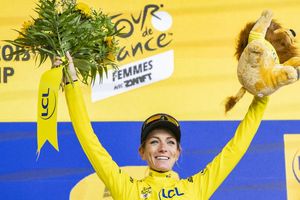 Pauline Ferrand-Prevot sichert sich den Tour-Gesamtsieg. - Foto: Jean-Christophe Bott/KEYSTONE/dpa