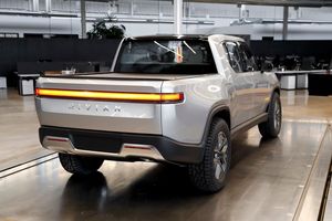Rivians Technologie soll in Zukunft bei Autos von VW Anwendung finden. (Archivbild) - Foto: Paul Sancya/AP/dpa