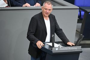 Parteichef van Aken pocht auf ein Mitspracherecht der Linksfraktion. (Archivbild) - Foto: Katharina Kausche/dpa