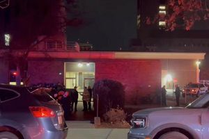 Auf dem Campus der Brown University fallen Schüsse. Es gibt auch Todesopfer. - Foto: Kimberlee Kruesi/AP/dpa