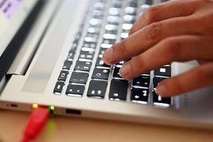 Die Wirtschaft muss ihren Personalbedarf in der Informationstechnologie mehr und mehr aus dem Ausland decken (Archivbild). - Foto: Uli Deck/dpa
