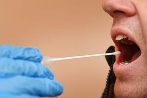 Ein Betrugsversuch mit einem Vaterschaftstest war Thema einer Gerichtsverhandlung am Amtsgericht Dillingen. (Symbolbild) - Foto: Stefan Sauer/dpa