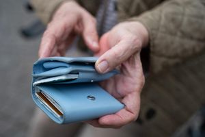 Für die einzelnen Rentnerinnen und Rentner kann es um Hunderte Euro mehr oder weniger gehen. (Symbolbild) - Foto: Alicia Windzio/dpa