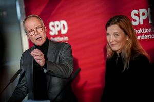 Der SPD-Fraktionsvorsitzende Matthias Miersch lobt die diplomatischen Fortschritte in den Ukraine-Gesprächen. - Foto: Kay Nietfeld/dpa