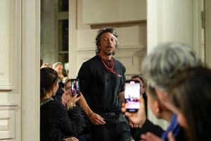 Pierpaolo Piccioli (56) war über zwei Jahrzehnte bei Valentino tätig. (Archivbild) - Foto: Thibault Camus/AP/dpa
