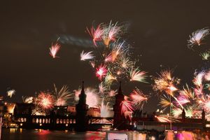 Feuerwerk an Silvester wie hier in Berlin ist beliebt in Deutschland - trotz aller Debatten um Umweltschäden (Archivbild) - Foto: Paul Zinken/dpa