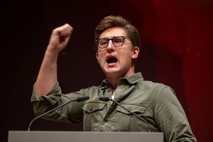 Der alte und neue Juso-Chef hielt eine engagierte Rede. - Foto: Harald Tittel/dpa