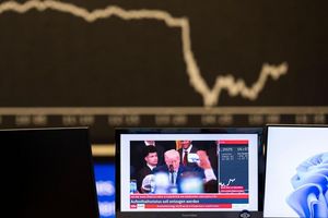 Nach Trumps Ankündigung rutscht der Dax ab. - Foto: Boris Roessler/dpa